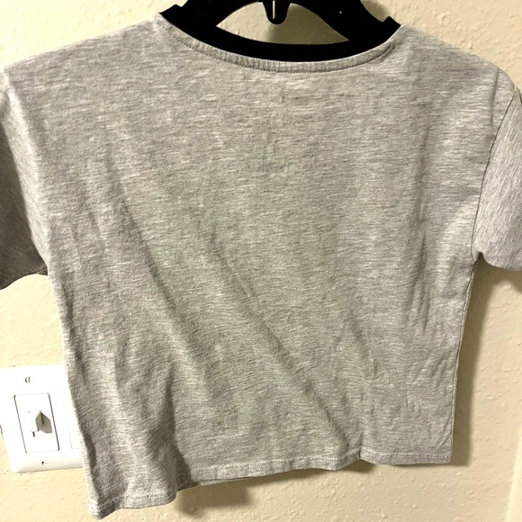 EUC KIDS GREY BEETLEJUICE CROPPED GRAPHIC TSHIRT SZ MED 7-8 - Picture 2 of 3